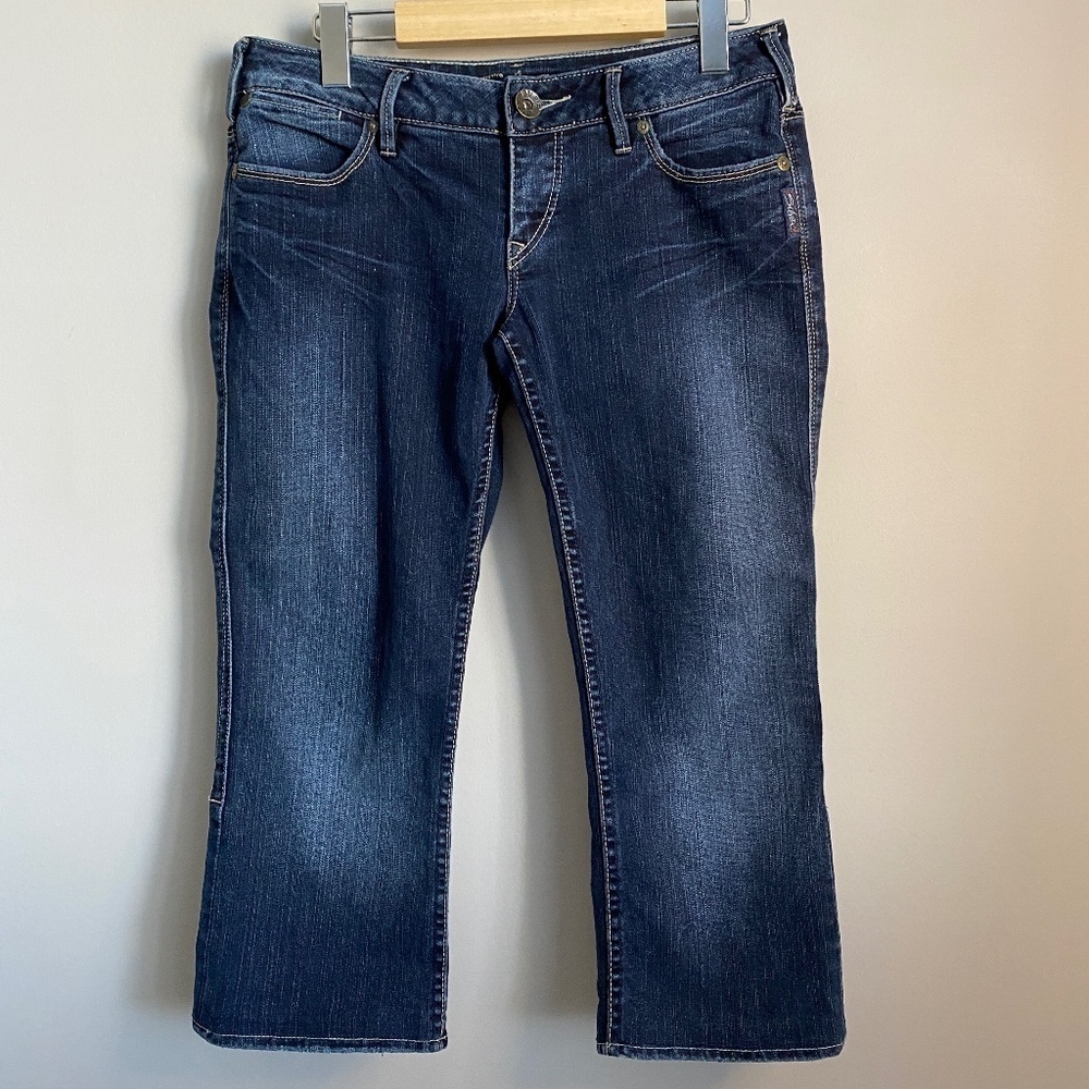 Silver Jeans Women's Low Rise Medium Wash SANTORINI Cropped 3/4 Jeans Size 28